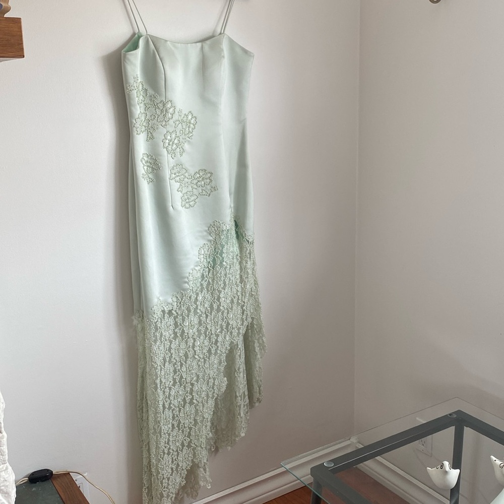 Stunning Jianini mint green maxi gown size 12 with matching wrap. Gorgeous!!